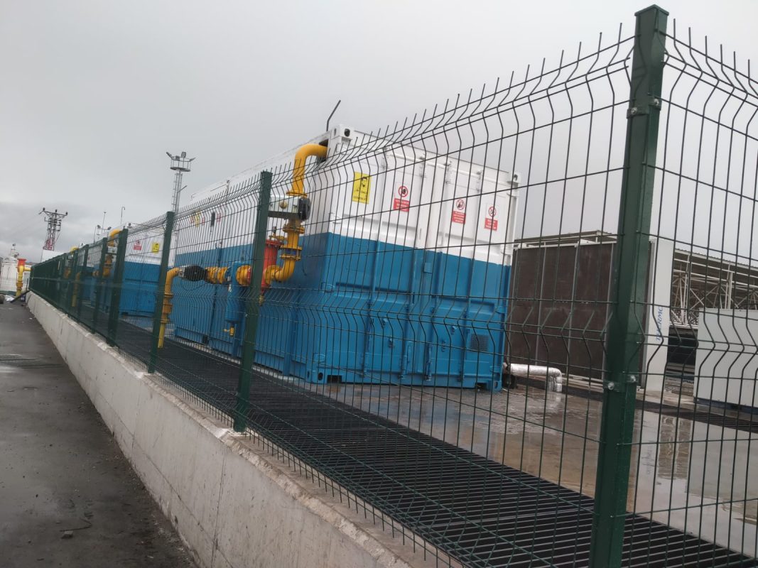 Définissez des limites avec des clôtures à panneaux. Si vous souhaitez délimiter votre jardin tout en lui donnant une apparence élégante, les clôtures à panneaux sont parfaites pour vous ! Ces clôtures sont solides et esthétiquement agréables, utilisées pour délimiter des frontières dans des jardins, des champs, des communautés résidentielles et de nombreux autres espaces